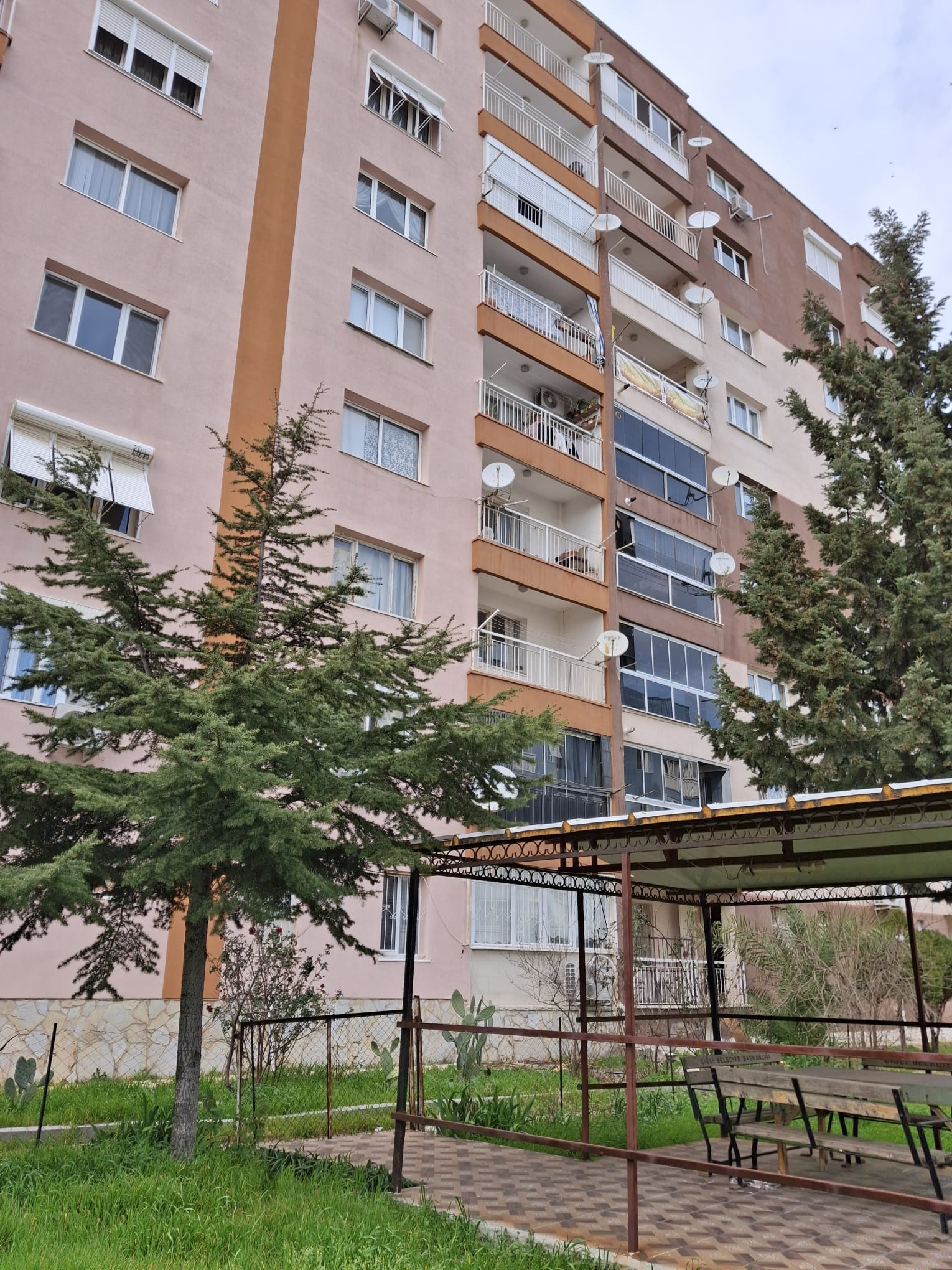 İZKENT' DE FERAH, DENİZ MANZARALI 2+1 SATILIK DAİRE